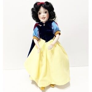 DISNEY Snow White Porcelain Doll By Brass Key